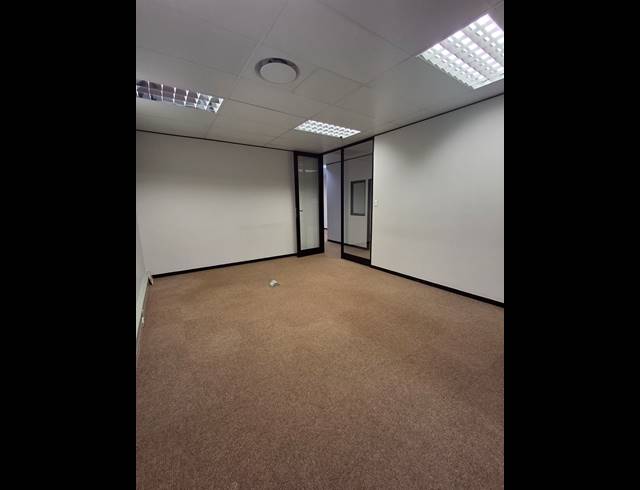 100M² OFFICE TO LET IN VINCENT